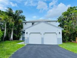 Picture of 381 NW 207Th Ave, Pembroke Pines, FL 33029