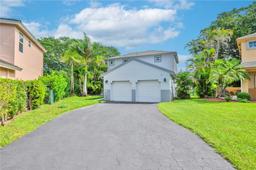 Picture of 381 NW 207Th Ave, Pembroke Pines, FL 33029