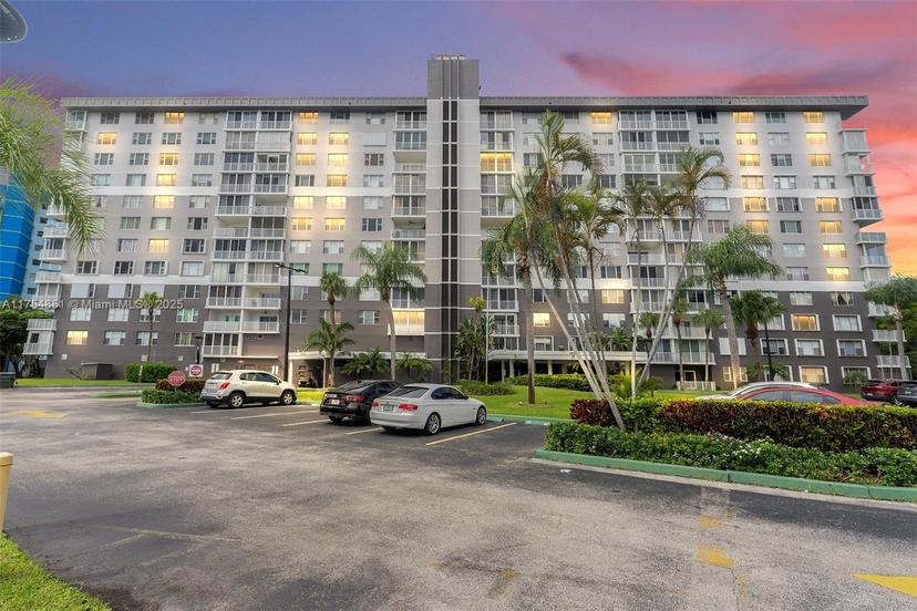 Picture of 3850 Washington St # 301, Hollywood FL 33021