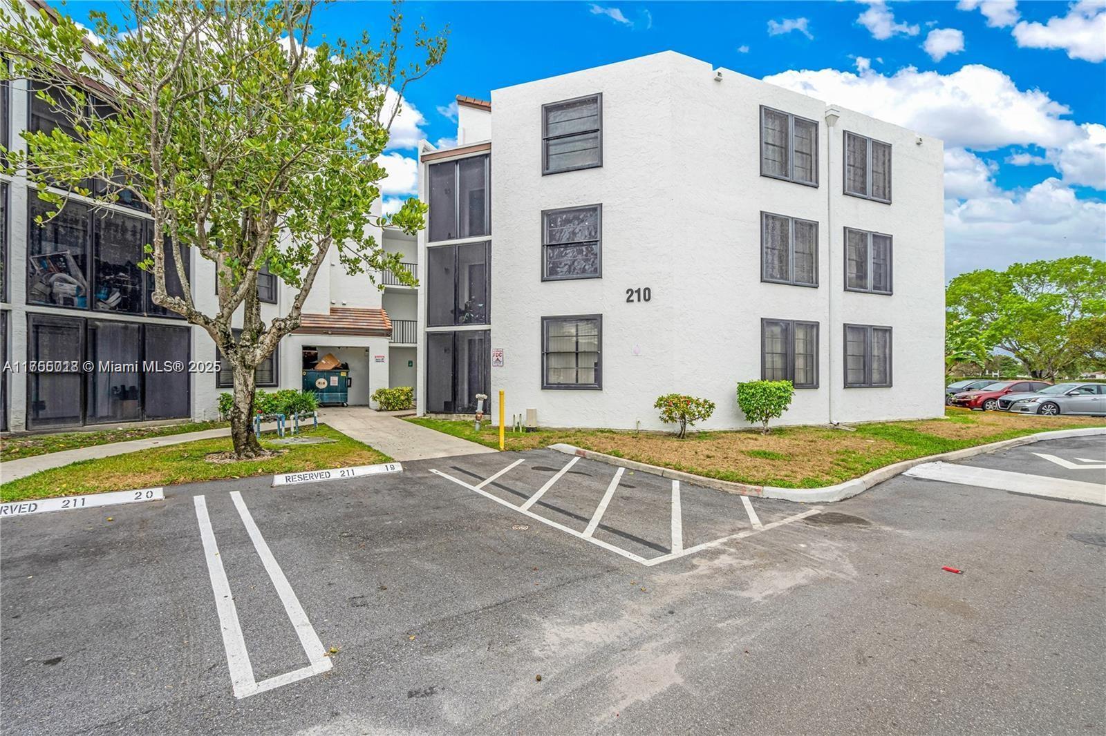 Picture of 210 Lake Pointe Dr # 109, Oakland Park, FL 33309