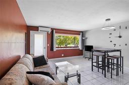 Picture of 900 SW 10Th Ter # 16S, Hallandale Beach, FL 33009