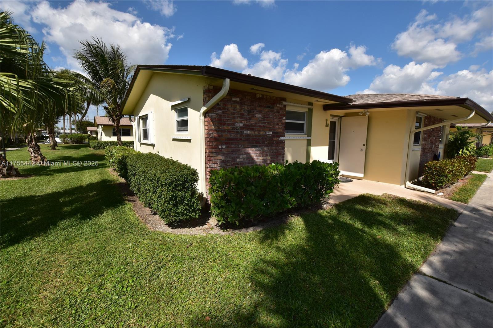 Picture of 2935 W Crosley Dr # L, West Palm Beach, FL 33415