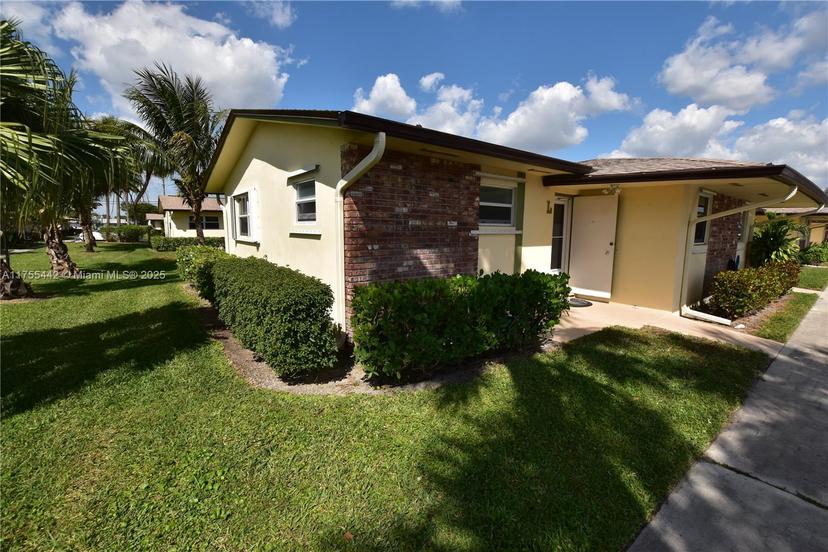 Picture of 2935 W Crosley Dr # L, West Palm Beach FL 33415