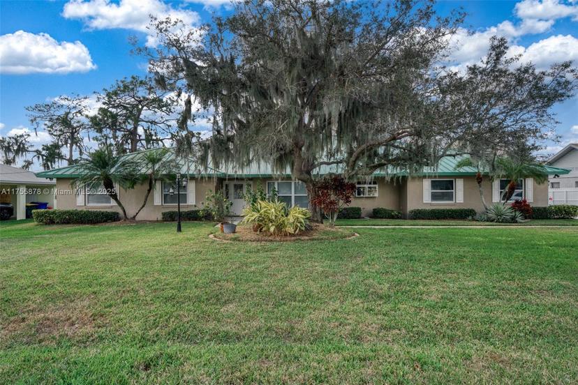 Picture of 922 Lake Drive E, Lake Placid, FL 33852