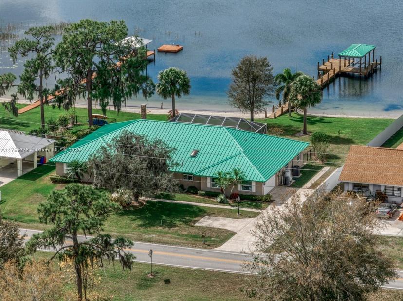 Picture of 922 Lake Drive E, Lake Placid, FL 33852