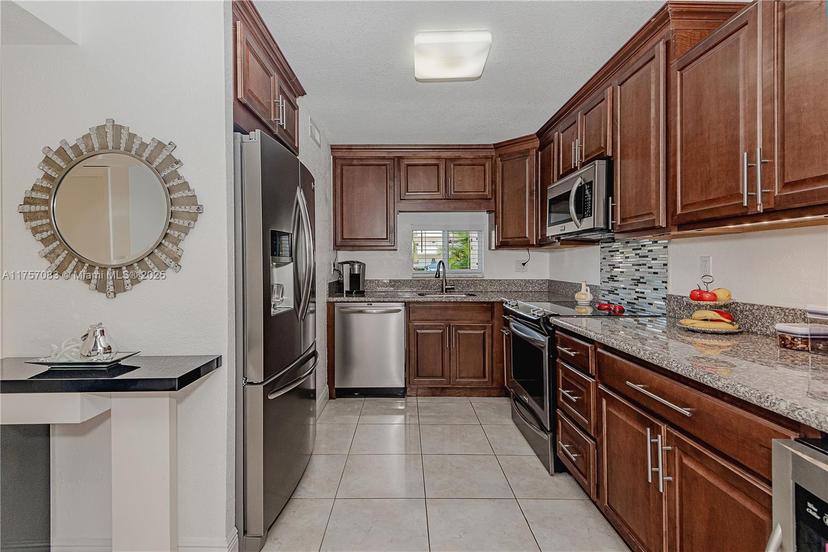 Picture of 9410 N Hollybrook Lake Dr # 109, Pembroke Pines FL 33025