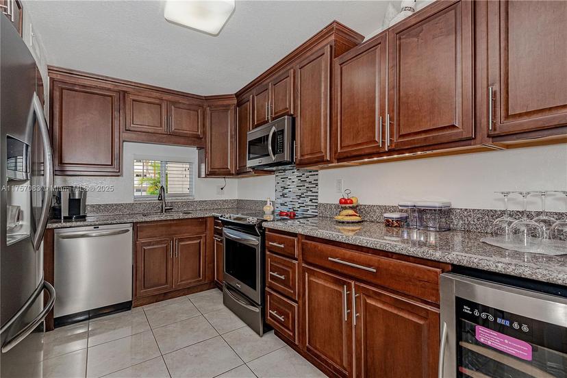 Picture of 9410 N Hollybrook Lake Dr # 109, Pembroke Pines FL 33025