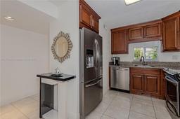 Picture of 9410 N Hollybrook Lake Dr # 109, Pembroke Pines, FL 33025