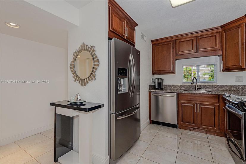 Picture of 9410 N Hollybrook Lake Dr # 109, Pembroke Pines FL 33025