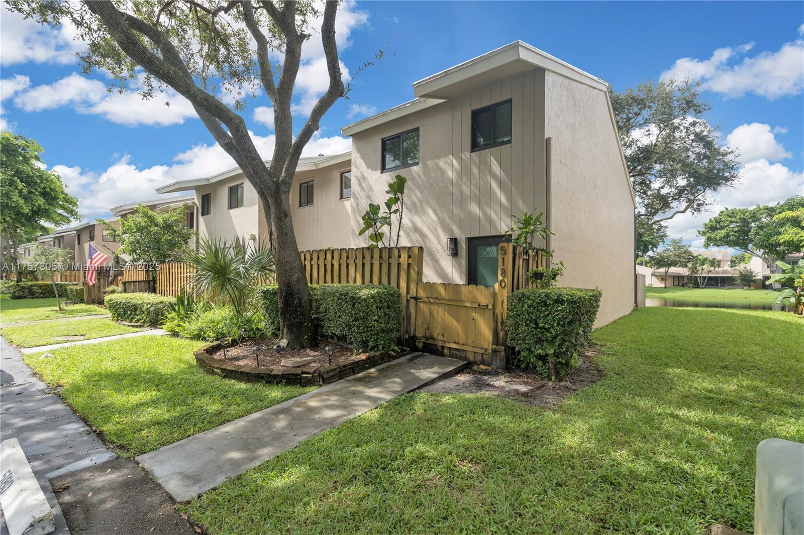 Picture of 5180 S University Dr # 5180, Davie, FL 33328