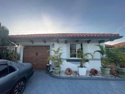 Picture of 852 NW 135Th Ct, Miami, FL 33182