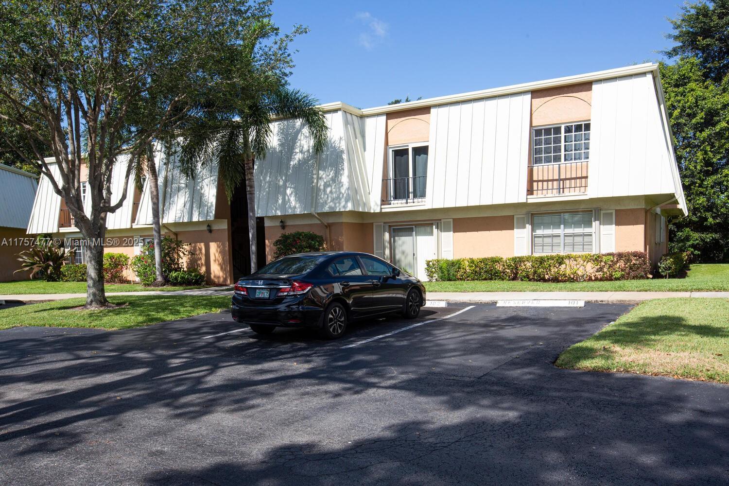 Picture of 3615 Citrus Trce # 4, Davie, FL 33328