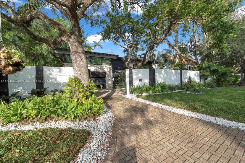 Picture of 3760 S Douglas Rd, Miami, FL 33133