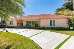 Picture of 19220 S Saint Andrews Dr, Hialeah, FL 33015