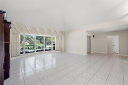 Picture of 19220 S Saint Andrews Dr, Hialeah, FL 33015