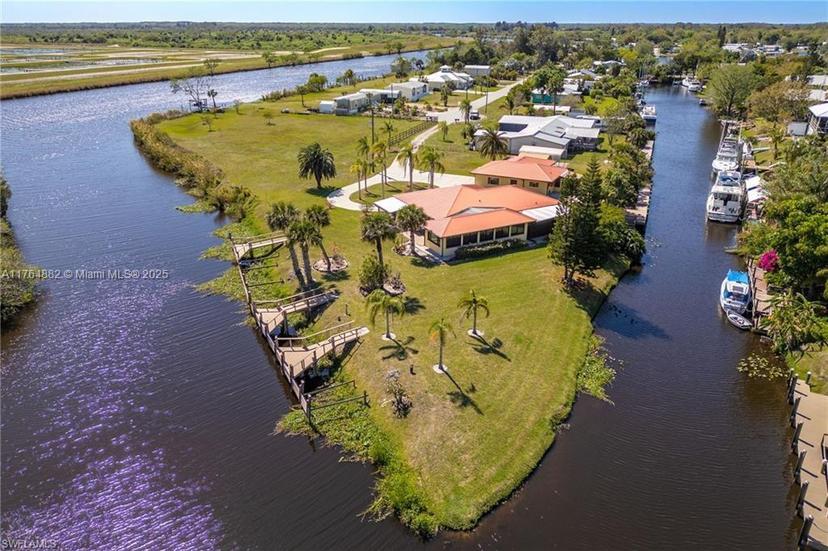 Picture of 1107 E Anchor Lane, Moore Haven FL 33471