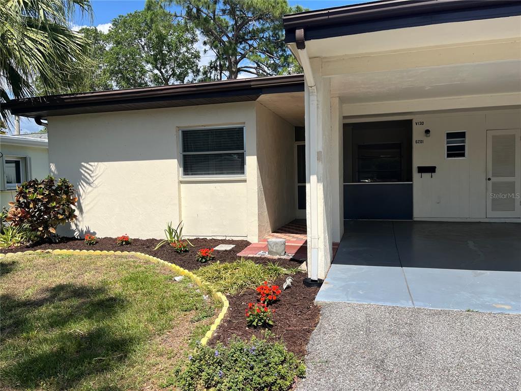 Picture of 6201 Green View Drive Unit 130, Sarasota, FL 34231