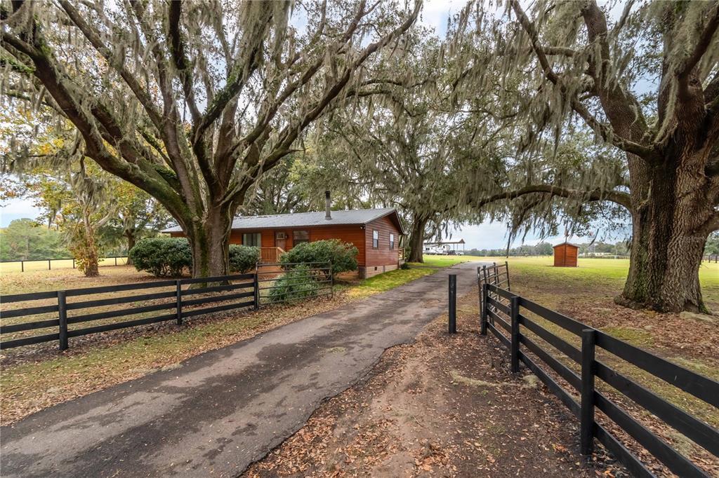 Picture of 6677 W Highway 318, Reddick, FL 32686