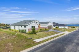 Picture of 208 Snowy Orchid Way, Lake Alfred, FL 33850