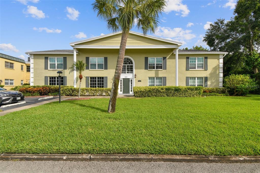 Picture of 1001 Eden Isle Drive Ne Unit 1, St Petersburg, FL 33704