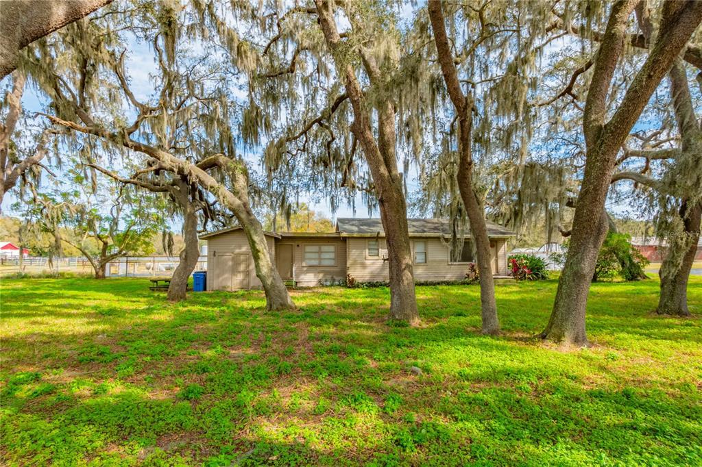 Picture of 10521 County Road 579, Thonotosassa, FL 33592