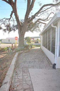 Picture of 1159 Daniels Road Se Unit 1, Moore Haven, FL 33471