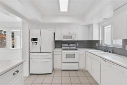 Picture of 3915 Schwalbe Drive Unit 128, Sarasota, FL 34235