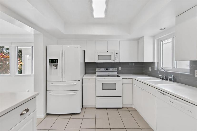 Picture of 3915 Schwalbe Drive Unit 128, Sarasota FL 34235