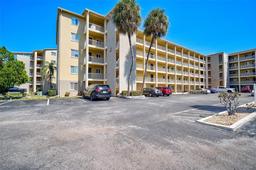 Picture of 3619 Lake Bayshore Drive Unit 402, Bradenton, FL 34205