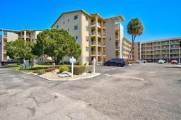 Picture of 3619 Lake Bayshore Drive Unit 402, Bradenton, FL 34205