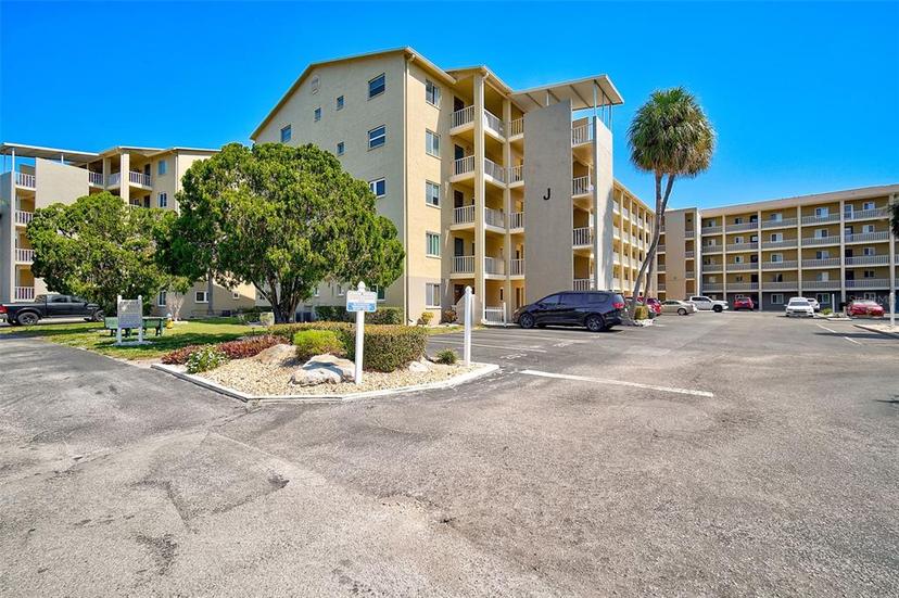 Picture of 3619 Lake Bayshore Drive Unit 402, Bradenton FL 34205