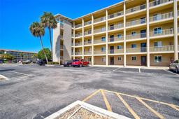 Picture of 3619 Lake Bayshore Drive Unit 402, Bradenton, FL 34205