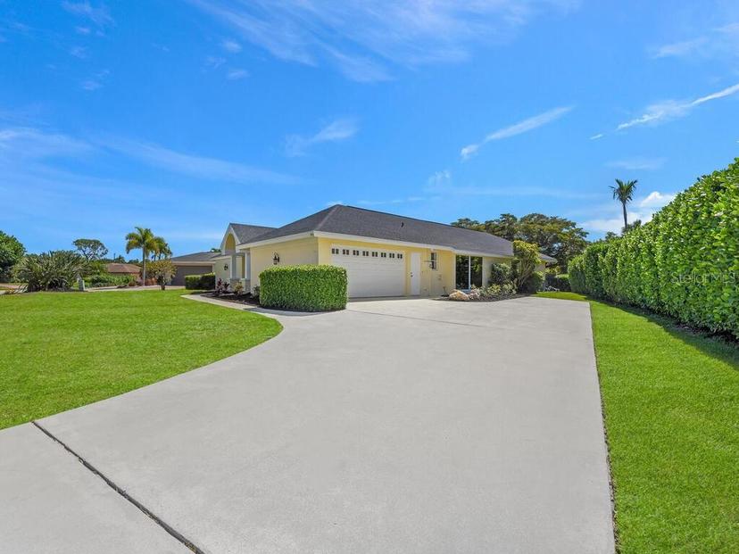 Picture of 491 Cypress Way E, Naples FL 34110