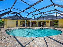 Picture of 491 Cypress Way E, Naples, FL 34110