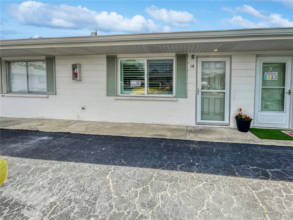 Picture of 525 Manatee Court Unit 14, Venice, FL 34285