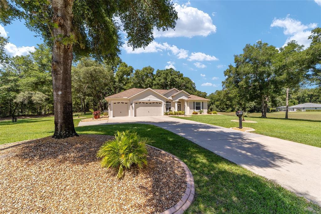 Picture of 10020 SW 202Nd Circle, Dunnellon, FL 34431