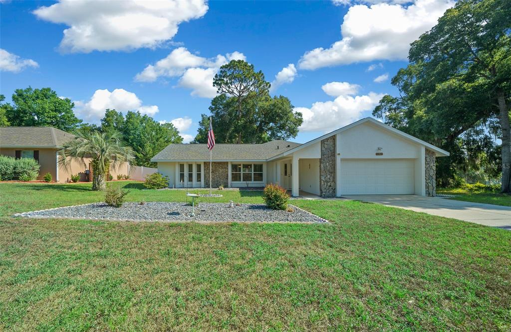 Picture of 13027 NE 7Th Loop, Silver Springs, FL 34488