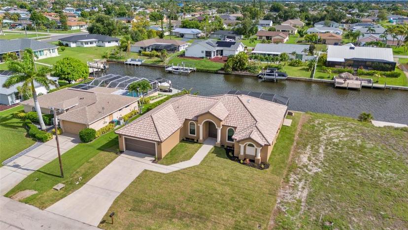 Picture of 915 SE 33Rd Terrace, Cape Coral FL 33904