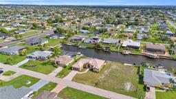 Picture of 915 SE 33Rd Terrace, Cape Coral, FL 33904