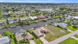 Picture of 915 SE 33Rd Terrace, Cape Coral, FL 33904