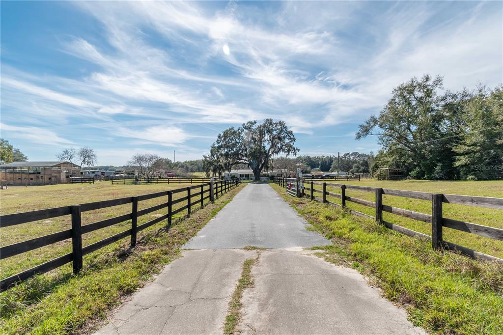 Picture of 13122 SE Highway 42, Weirsdale, FL 32195