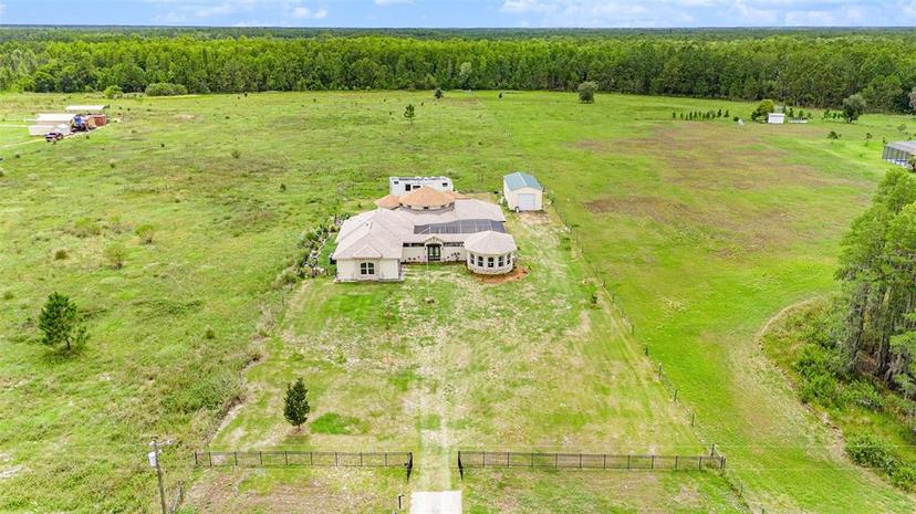 Picture of 13023 Sweet Hill Road, Polk City FL 33868