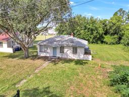 Picture of 105 N Florida Avenue, Howey In The Hills, FL 34737