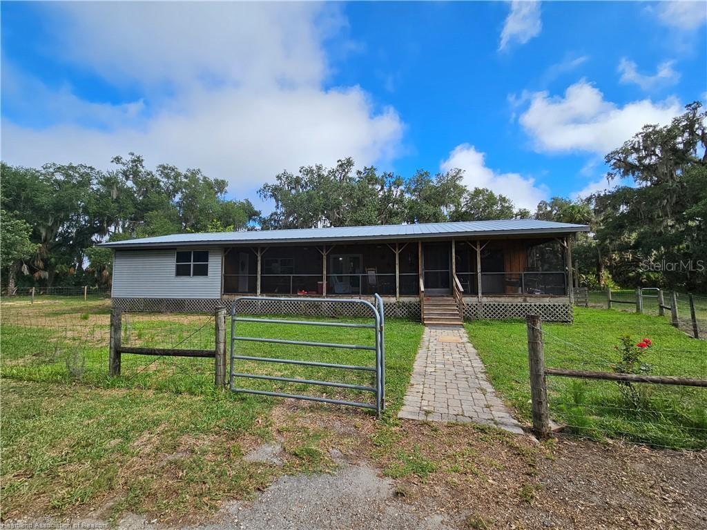 Picture of 275 Doe Run, Lorida, FL 33857