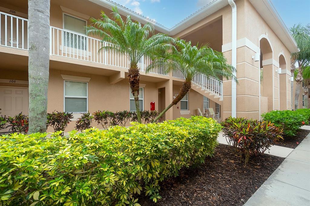 Picture of 811 Fairwaycove Lane Unit 107, Bradenton, FL 34212