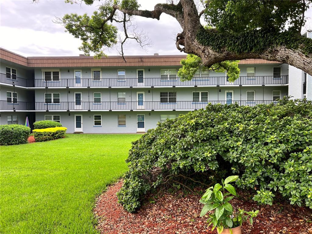 Picture of 333 Lake Howard Drive Nw Unit 202C, Winter Haven, FL 33880