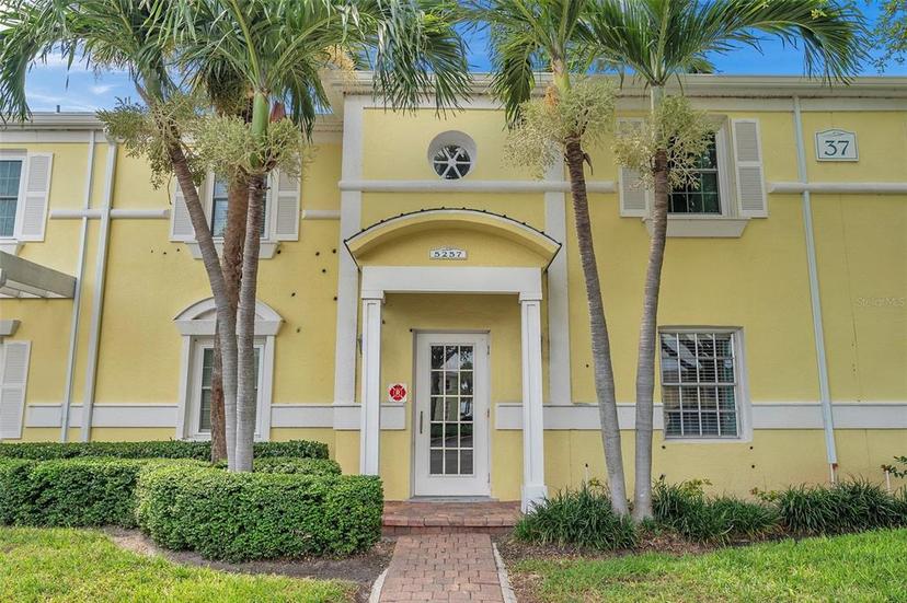 Picture of 5257 Beach Drive Se Unit D, St Petersburg FL 33705