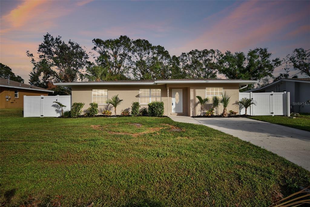 Picture of 831 Searcy Avenue, Sarasota, FL 34237