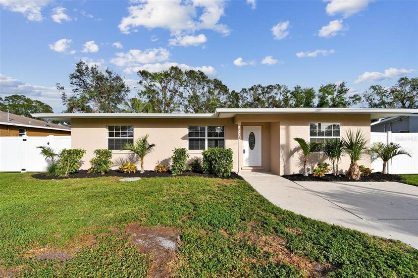 Picture of 831 Searcy Avenue, Sarasota FL 34237