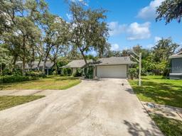 Picture of 3211 Pine Club Drive, Plant City, FL 33566